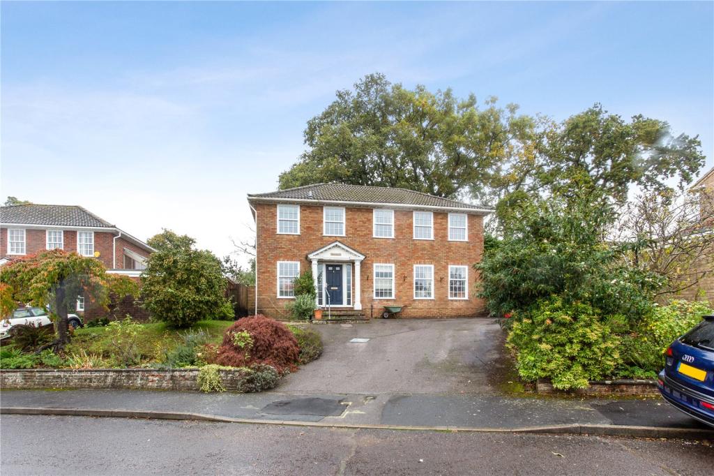 4 bedroom detached house for sale in Parkhurst Fields, Churt, Farnham