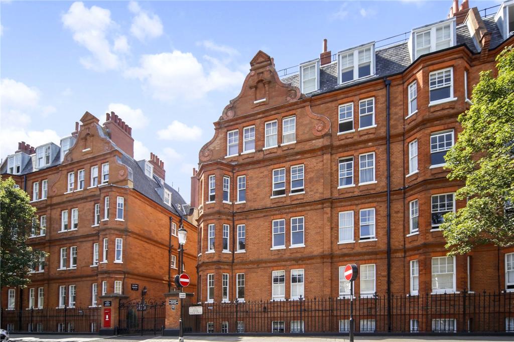 2 bedroom flat for sale in Elm Park Mansions, Park Walk, London, SW10