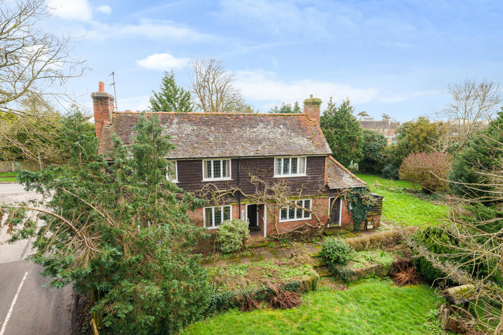 4 bedroom detached house for sale in Bull Lane, Gerrards Cross, SL9