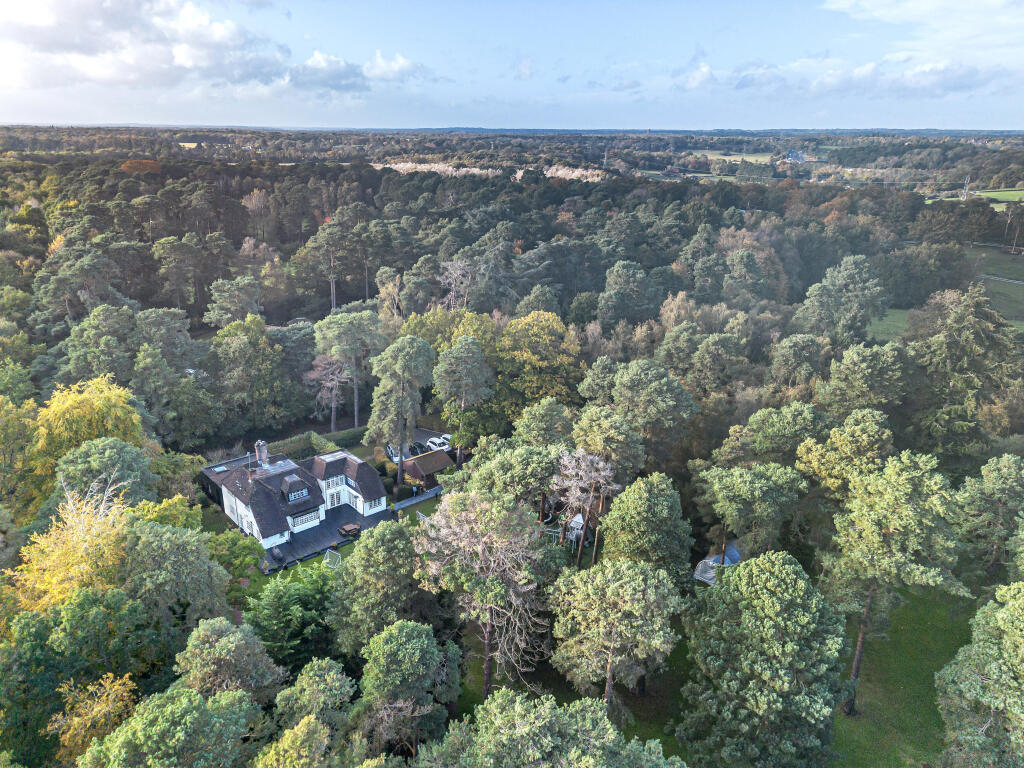 5 bedroom detached house for sale in Stoke Common Road, Fulmer, SL3