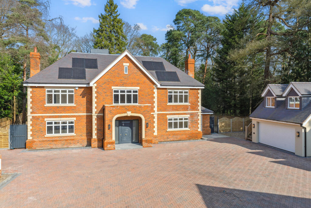 7 bedroom detached house for sale in Windsor Road, Gerrards Cross, SL9