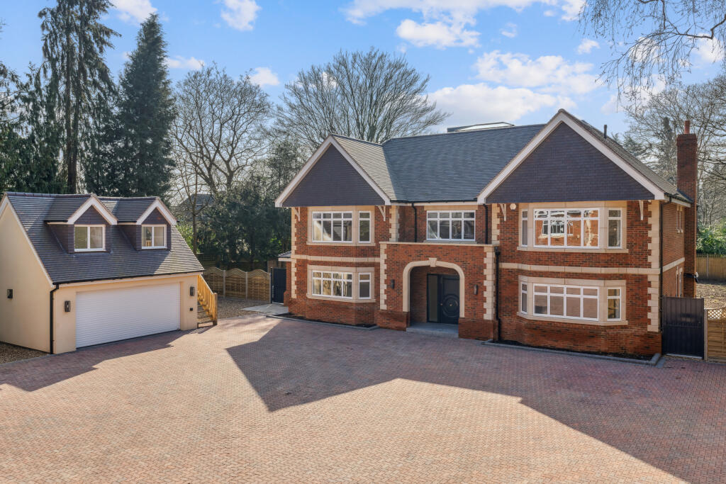 6 bedroom detached house for sale in Windsor Road, Gerrards Cross, SL9