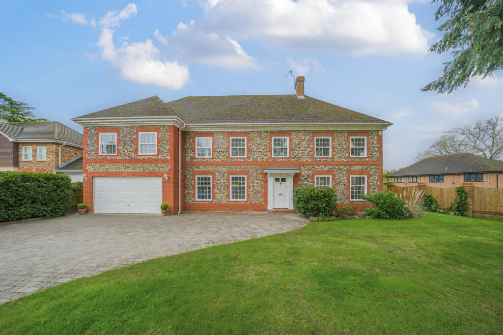 5 bedroom detached house for sale in Woodbank Avenue, Gerrards Cross, SL9