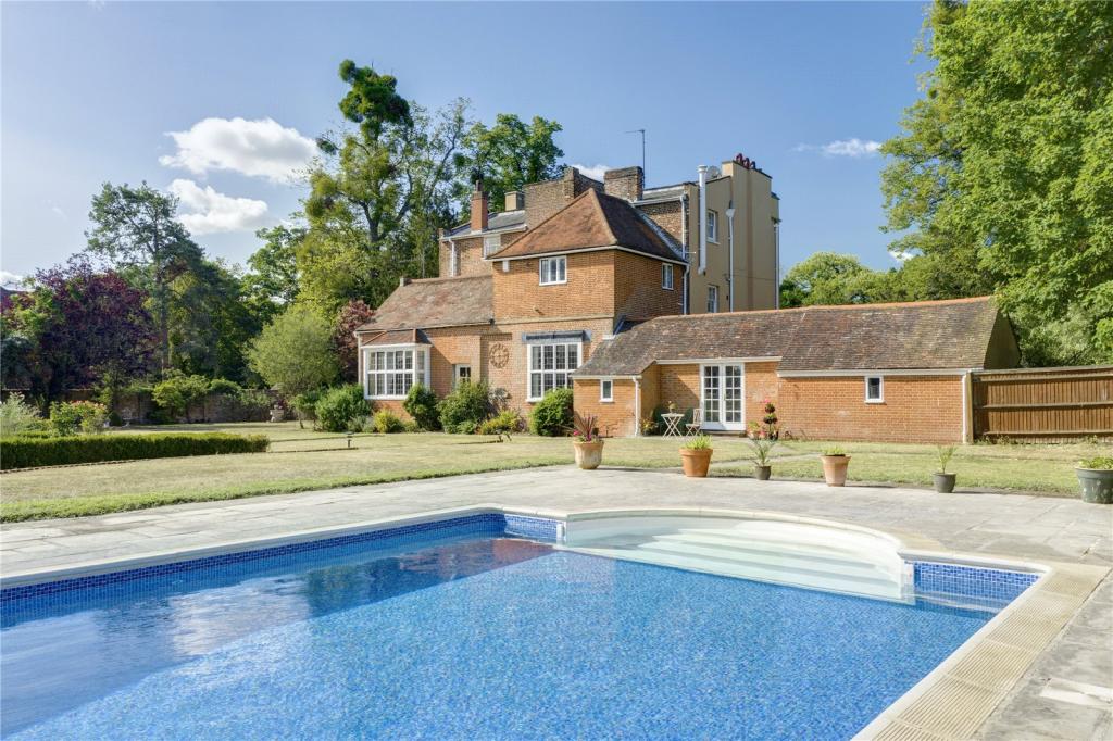 8 bedroom detached house for sale in Park Road, Stoke Poges