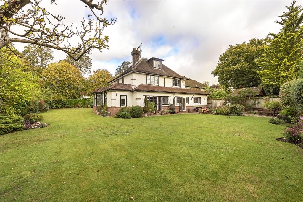 5 bedroom detached house for sale in Milton Avenue, Chalfont St. Peter