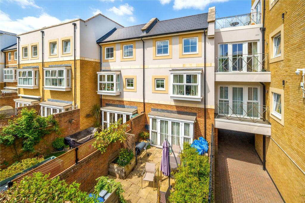 4 bedroom terraced house for sale in Flambard Way, Godalming, GU7