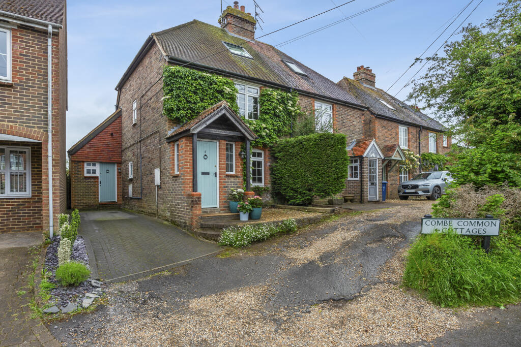 4 bedroom semidetached house for sale in Woodside Road, Chiddingfold, GU8