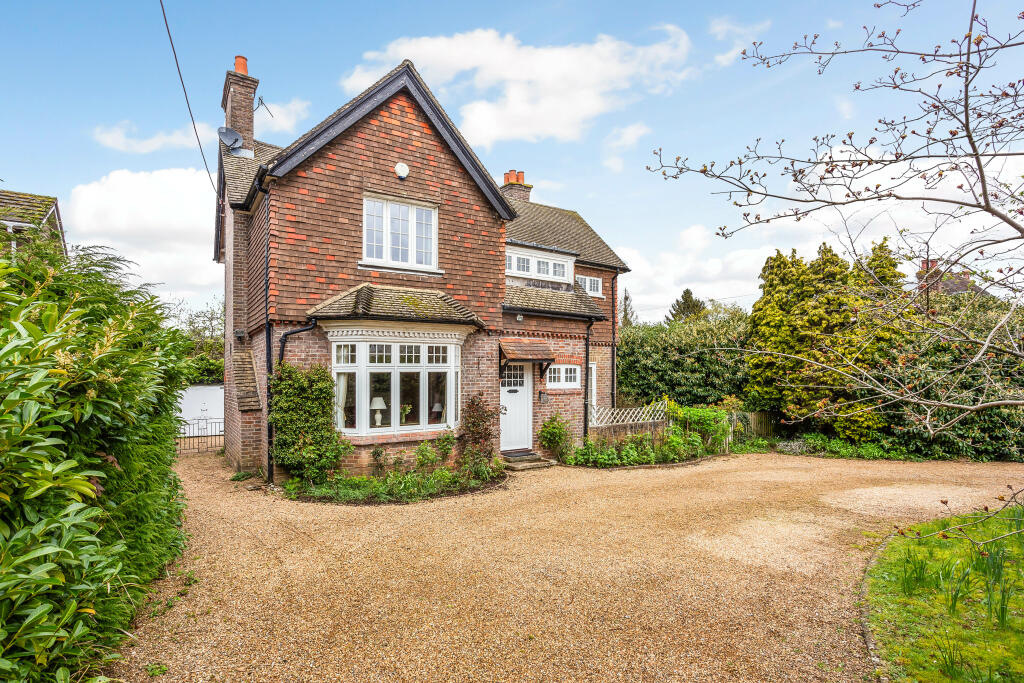 4 bedroom detached house for sale in Ridgley Road, Chiddingfold, GU8