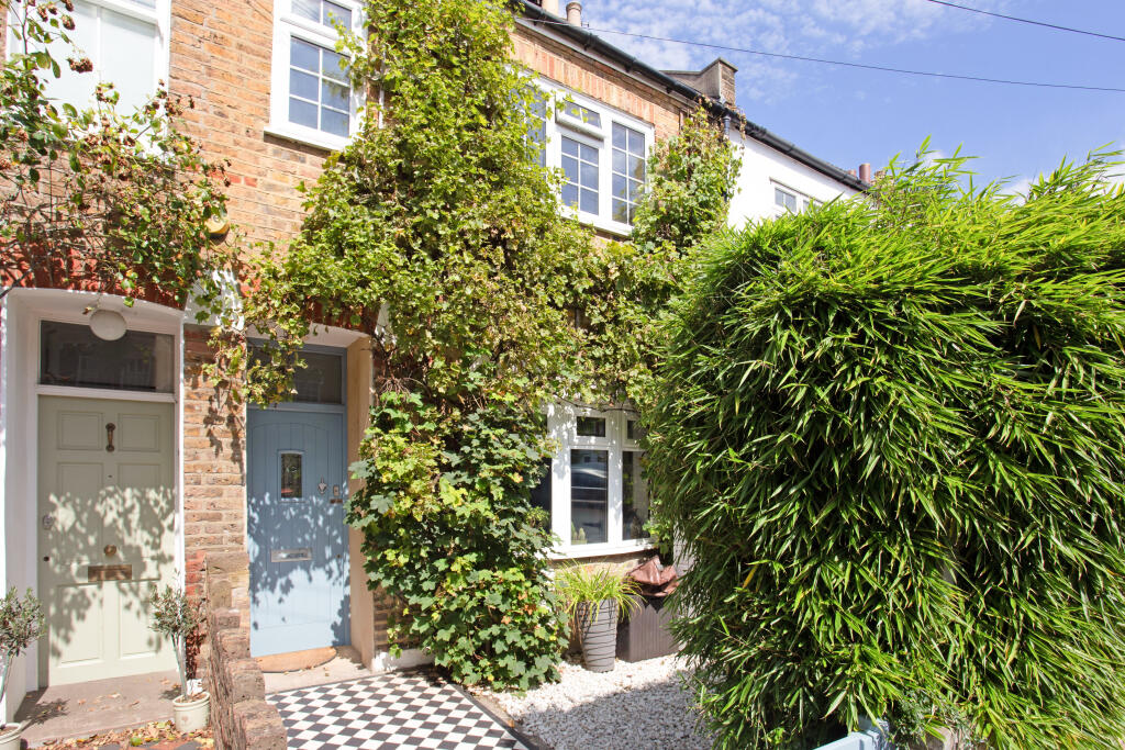 4 bedroom terraced house for sale in Waldeck Road, London, W4