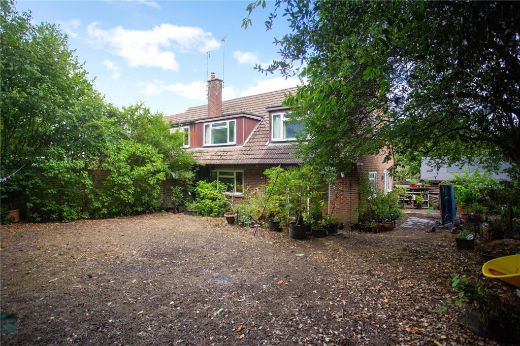 4 bedroom semidetached house for sale in Headland Close, GREAT