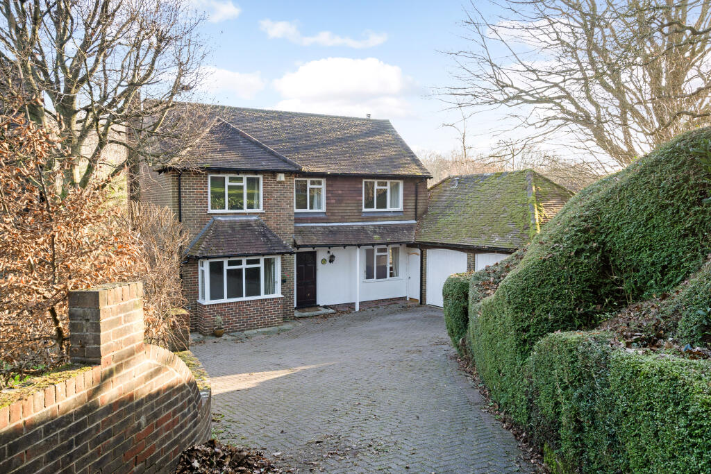 4 bedroom detached house for sale in Abbotswood, Princes Risborough, HP27