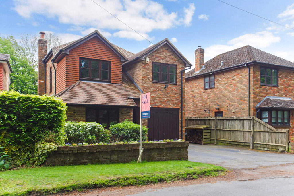 4 bedroom detached house for sale in Nairdwood Lane, Prestwood, HP16