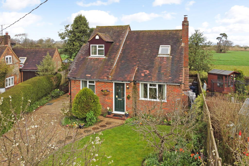 4 bedroom detached house for sale in Nairdwood Lane, Great Missenden, HP16