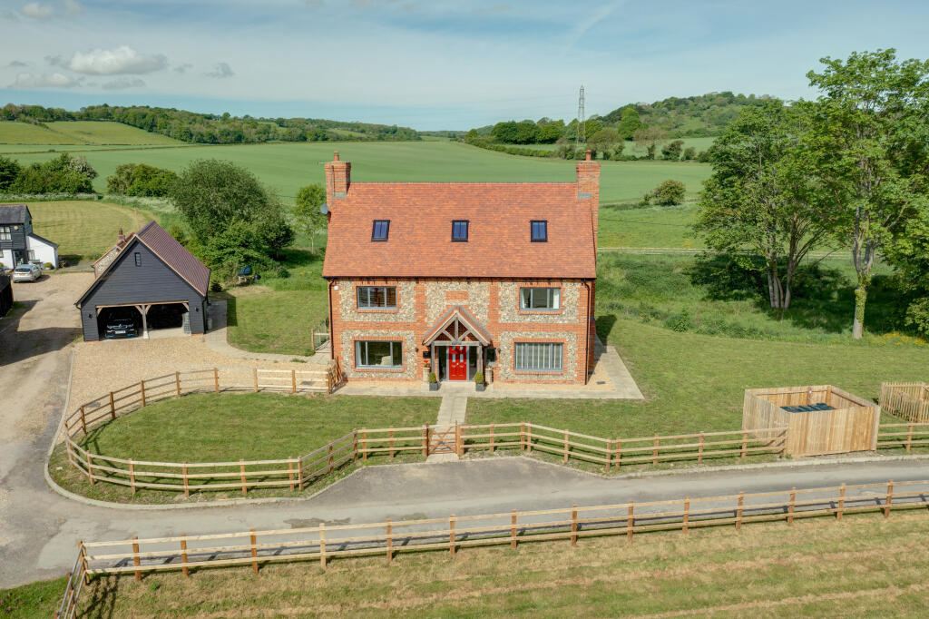 5 bedroom detached house for sale in Lee Road, Saunderton, HP27
