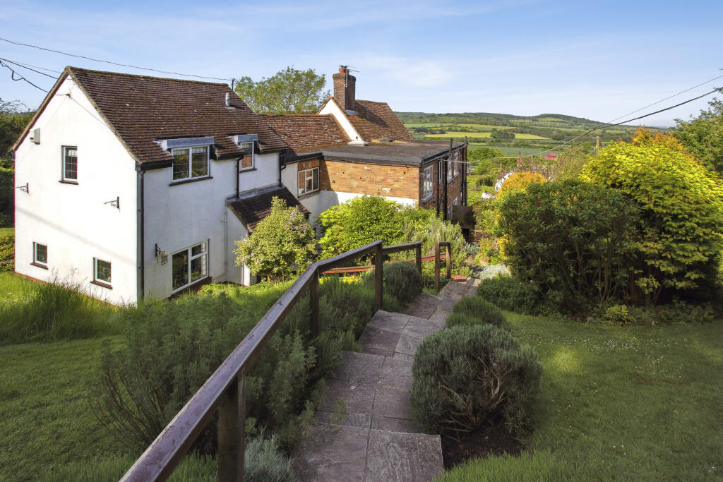 5 bedroom cottage for sale in Lower Road, Loosley Row, HP27