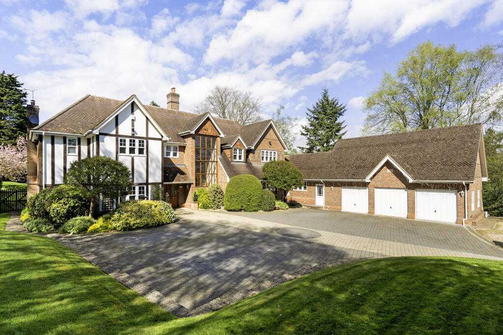 6 bedroom detached house for sale in Martinsend Lane, Great Missenden, HP16