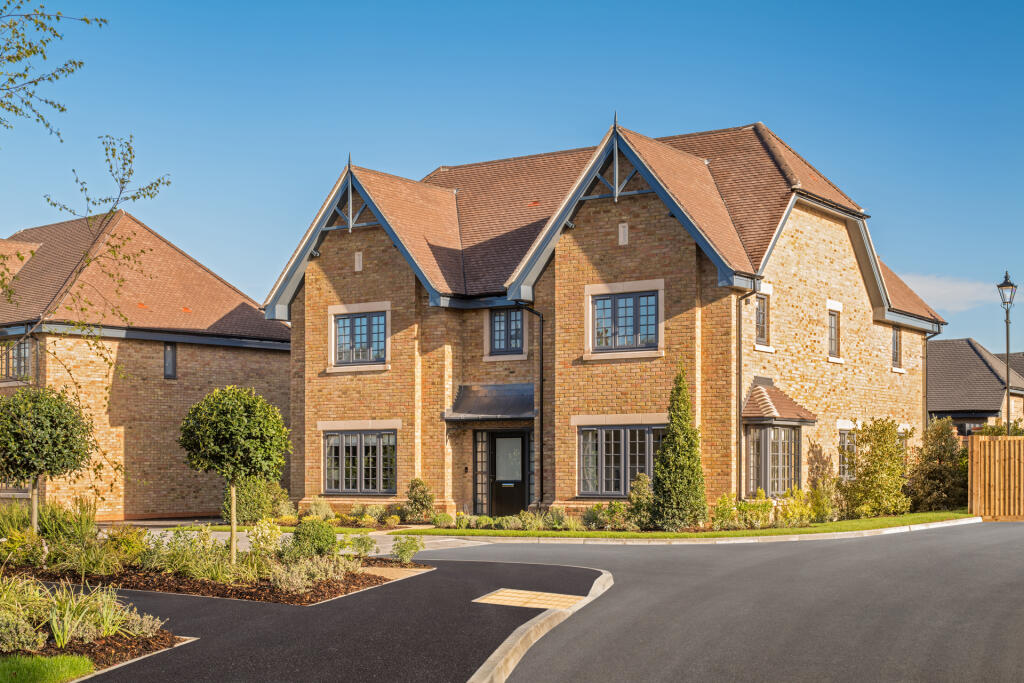 5 bedroom detached house for sale in Risborough Road, Little Kimble, HP17