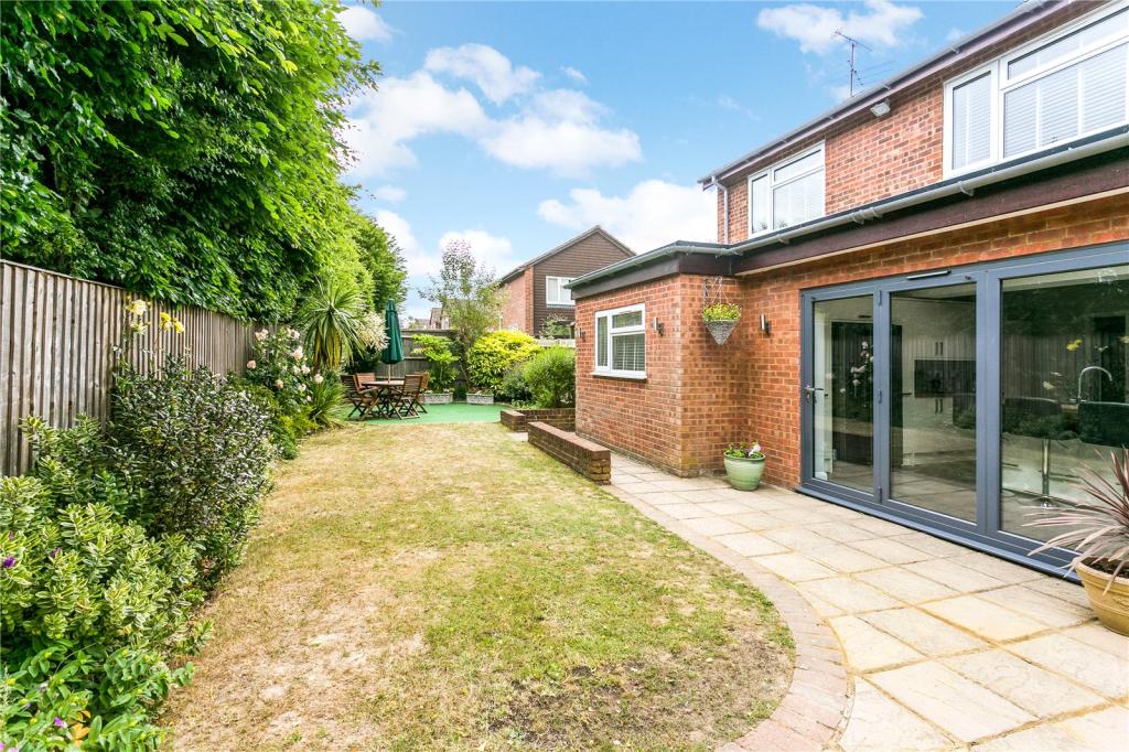 4 bedroom detached house for sale in Strawberry Close, Prestwood, Great ...