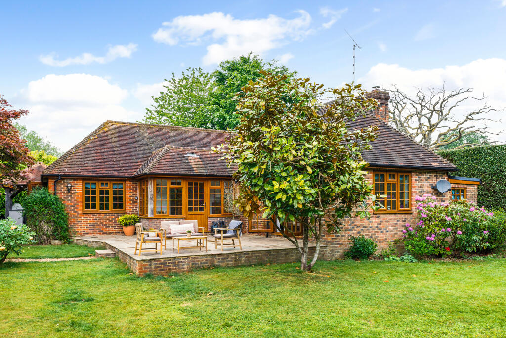 Main image of property: Petworth Road, Chiddingfold, GU8
