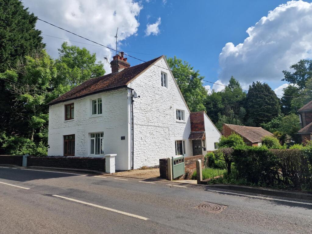 Main image of property: Petworth Road, Chiddingfold, GU8