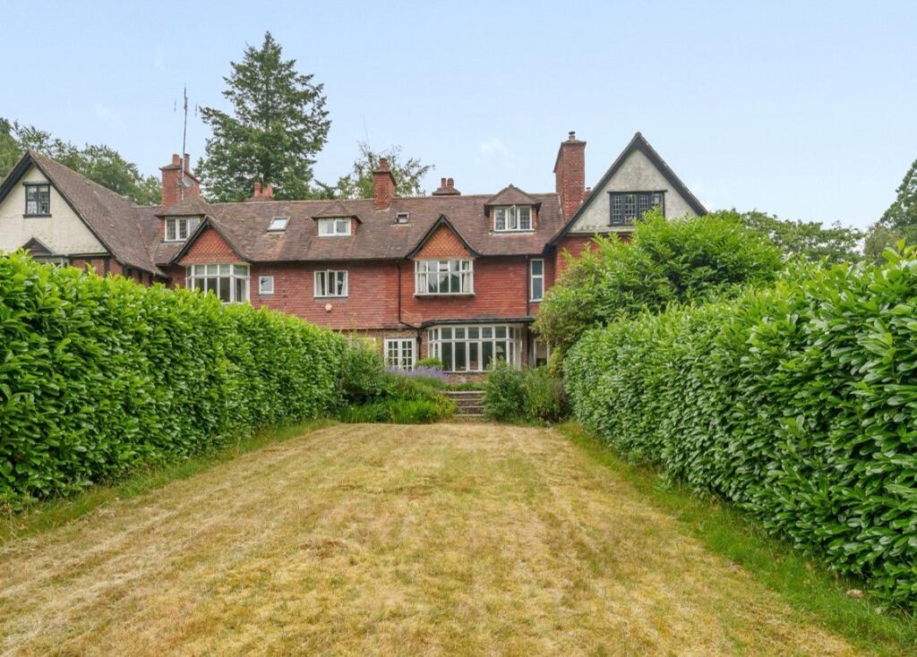 4 bedroom terraced house for sale in Hindhead Road, Hindhead, GU26