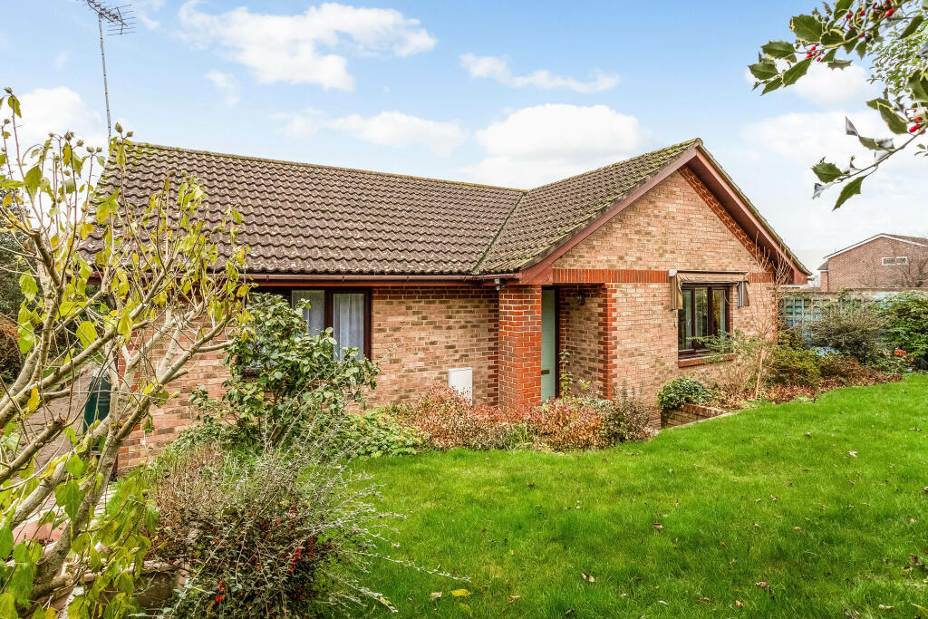 2 bedroom bungalow for sale in Downview Road, Petworth, GU28