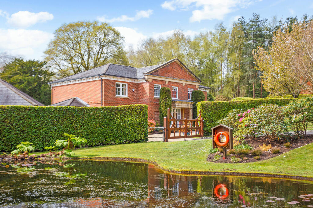 5 bedroom detached house for sale in Hurst Park, Midhurst, GU29