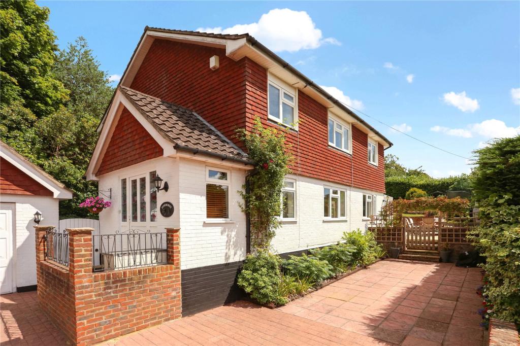 4 bedroom detached house for sale in Clovelly Road, Hindhead, Surrey, GU26