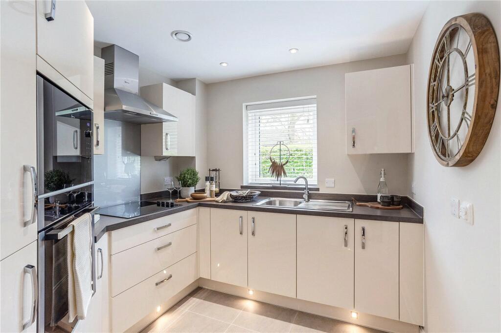 2 bedroom flat for sale in Reading Road, HENLEY-ON-THAMES, RG9