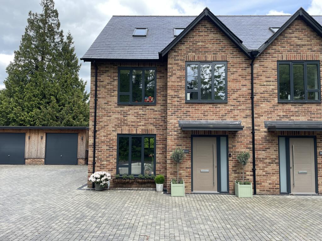 4 bedroom semidetached house for sale in Shiplake, HenleyOnThames, RG9