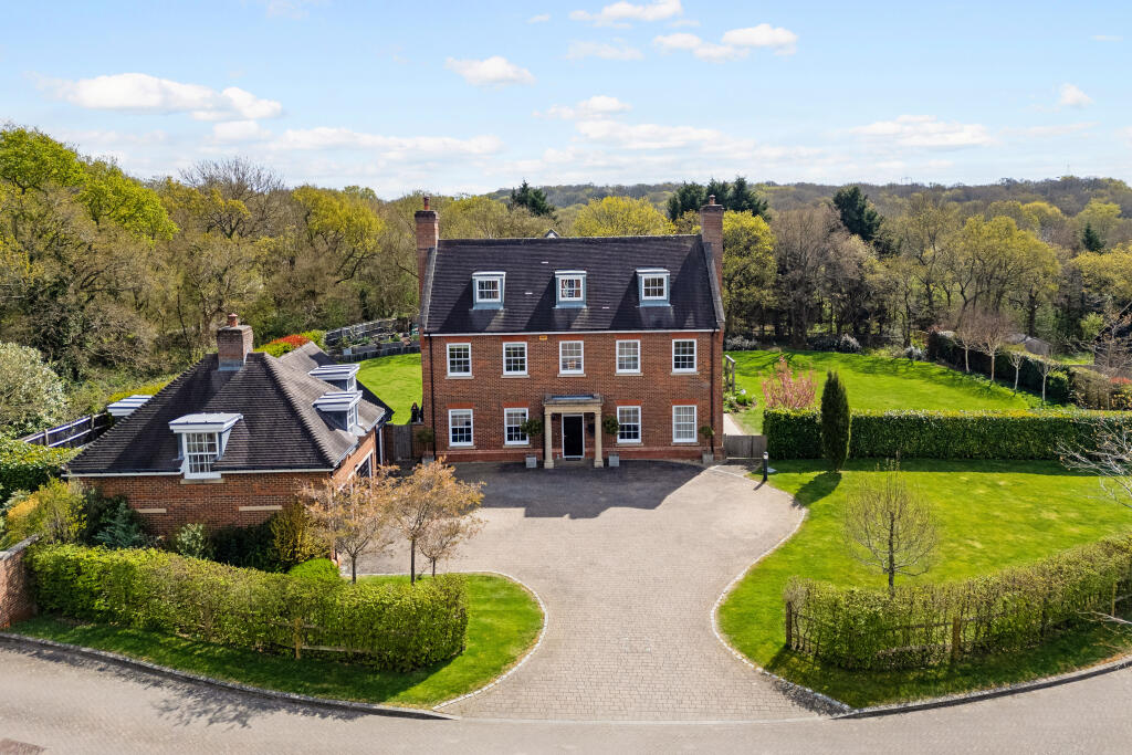Main image of property: Kinsbrook, Brooks Green, RH13