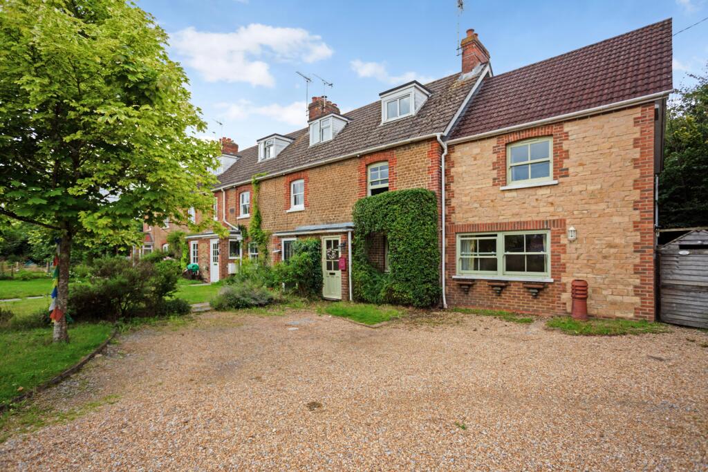 4 bedroom semidetached house for sale in Hawkley Road, LISS, GU33