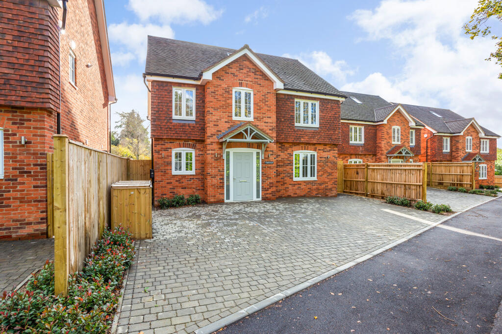 5 bedroom detached house for sale in Eddeys Lane, Headley Down, GU35