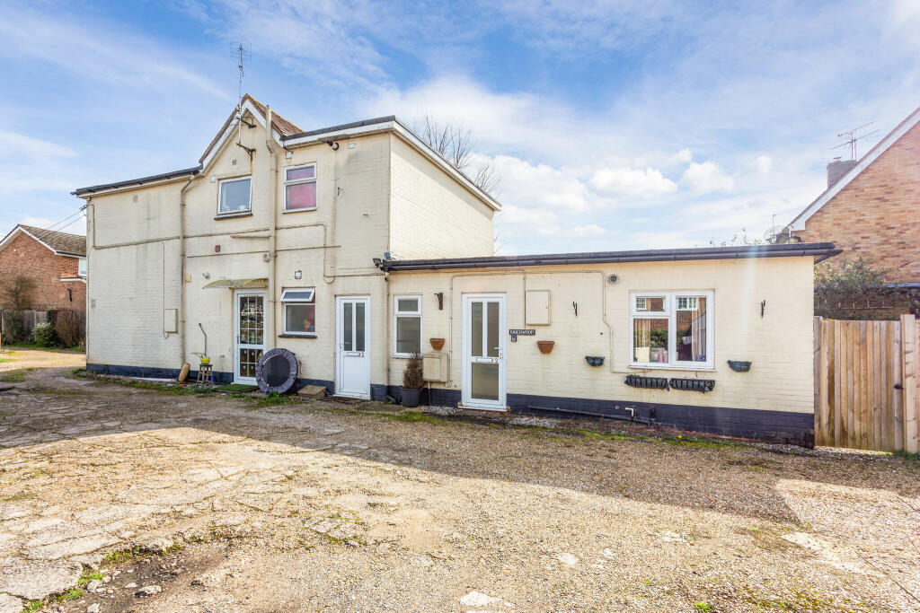 5 bedroom flat for sale in Headley Road, Liphook, GU30