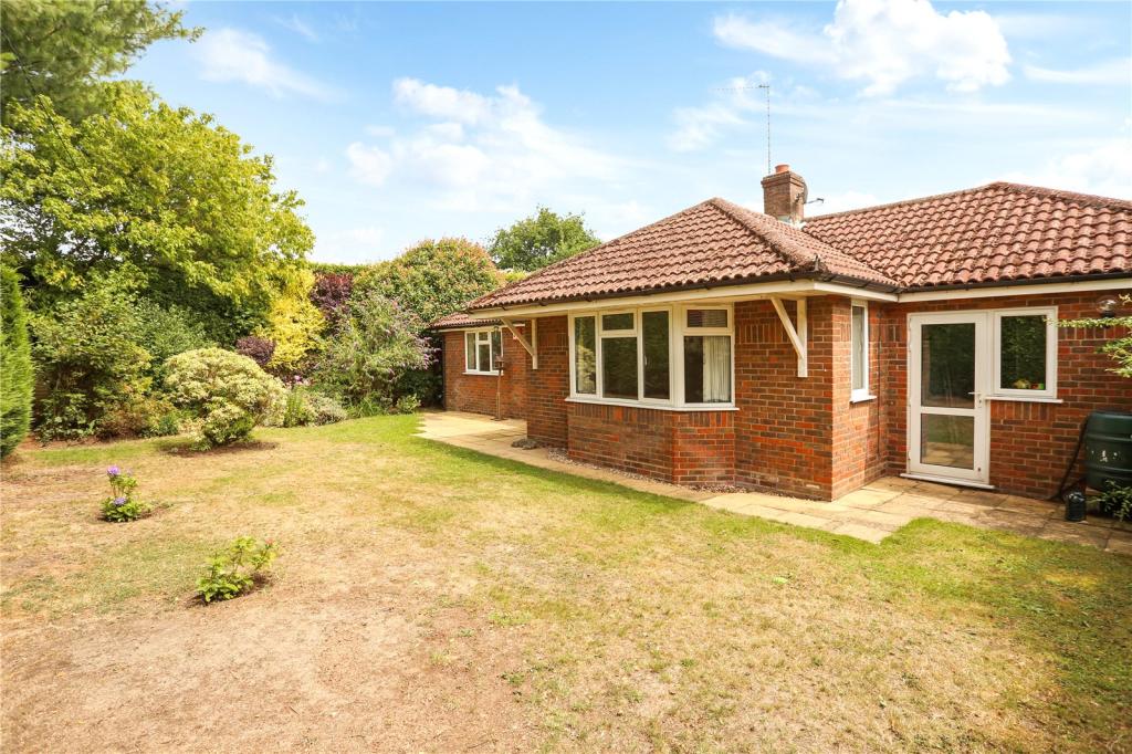 3 bedroom bungalow for sale in Chappell Close, Liphook, Hampshire, GU30