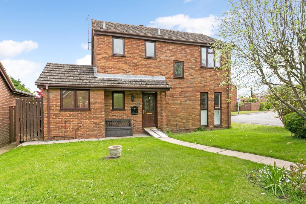 4 bedroom detached house for sale in Tithe Barn Drive, MAIDENHEAD, SL6