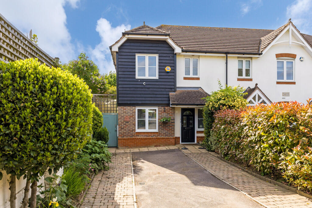 Main image of property: The Garden Mews, Maidenhead, SL6