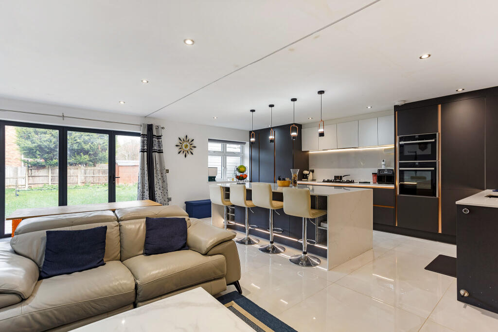 Main image of property: Bloomfield Road, Maidenhead, SL6