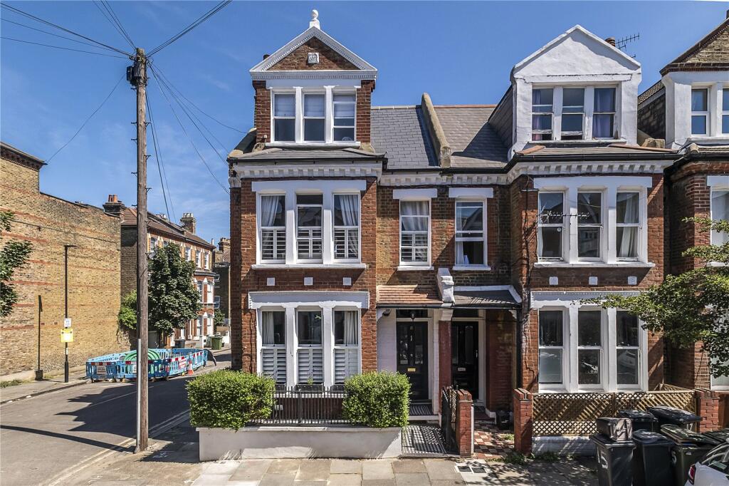 5 bedroom end of terrace house for sale in Hemberton Road, London, SW9