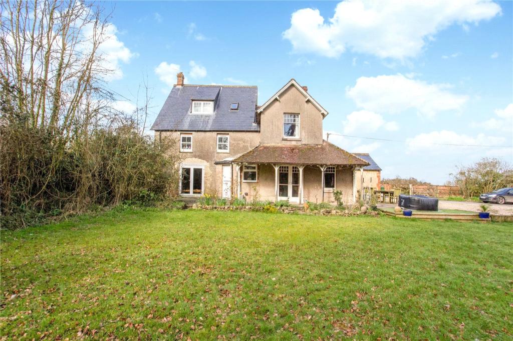 5 bedroom detached house for sale in Mile Elm, Calne, Wiltshire, SN11