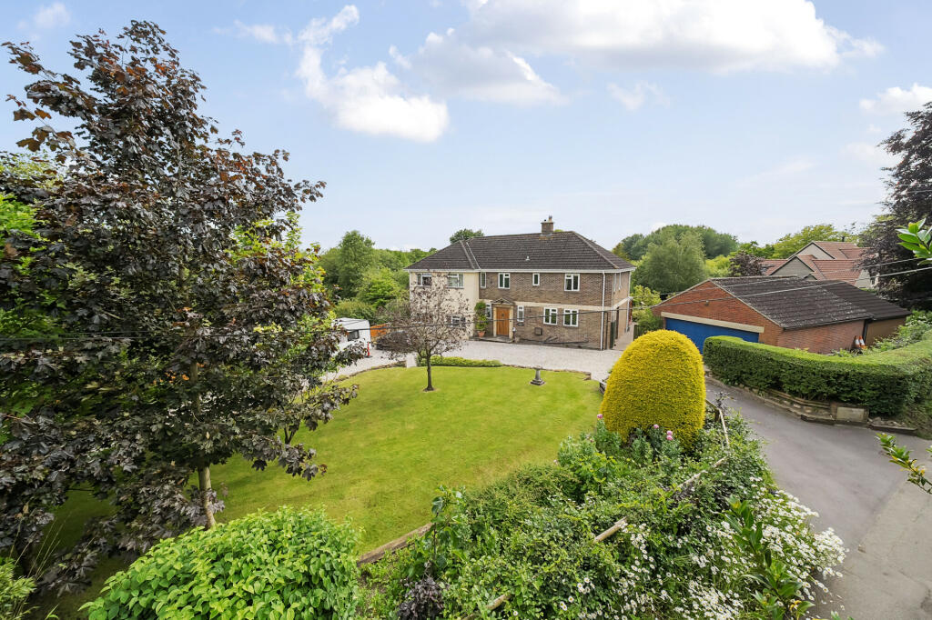 Main image of property: Castle Walk, Calne, SN11