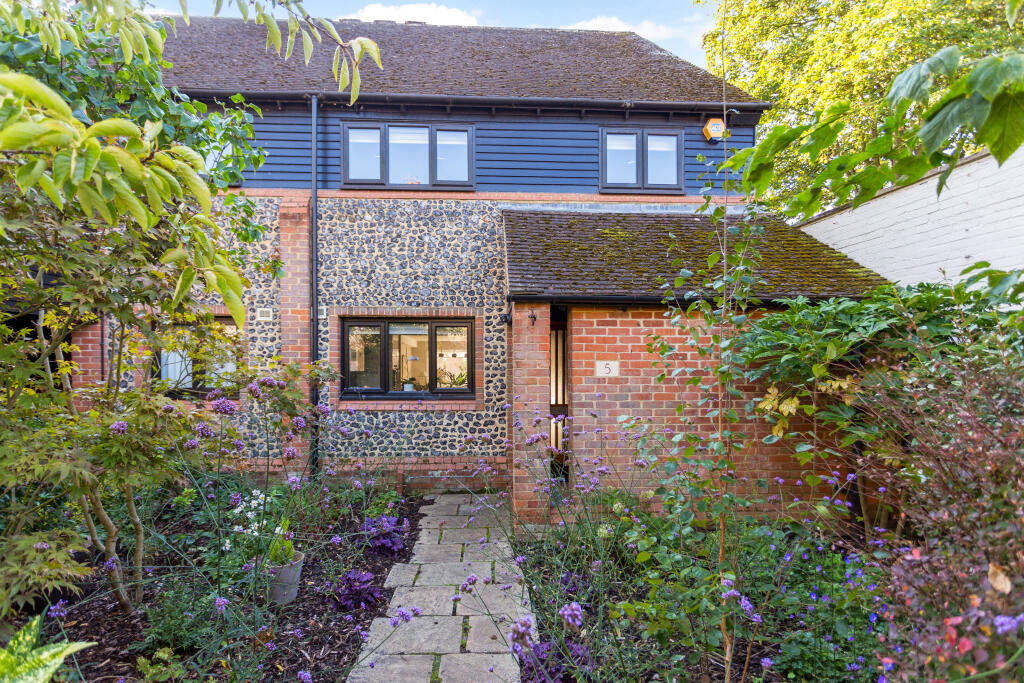 3 bedroom end of terrace house for sale in Templars Place, Marlow, SL7