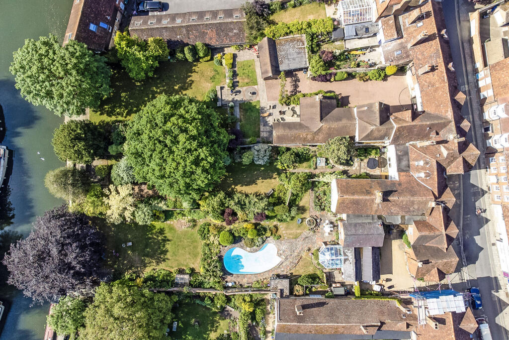 Main image of property: East St. Helen Street, Abingdon, OX14
