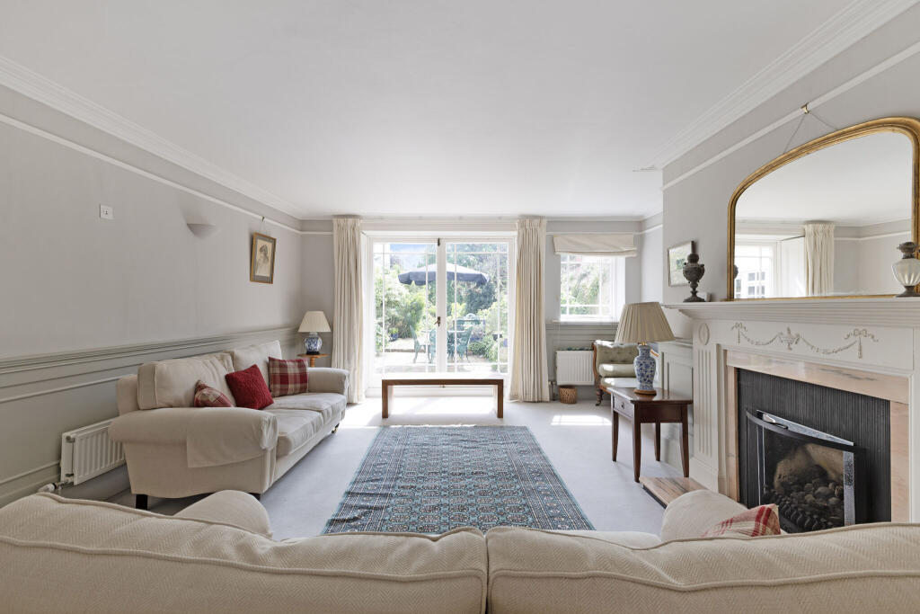 Main image of property: East St. Helen Street, Abingdon, OX14