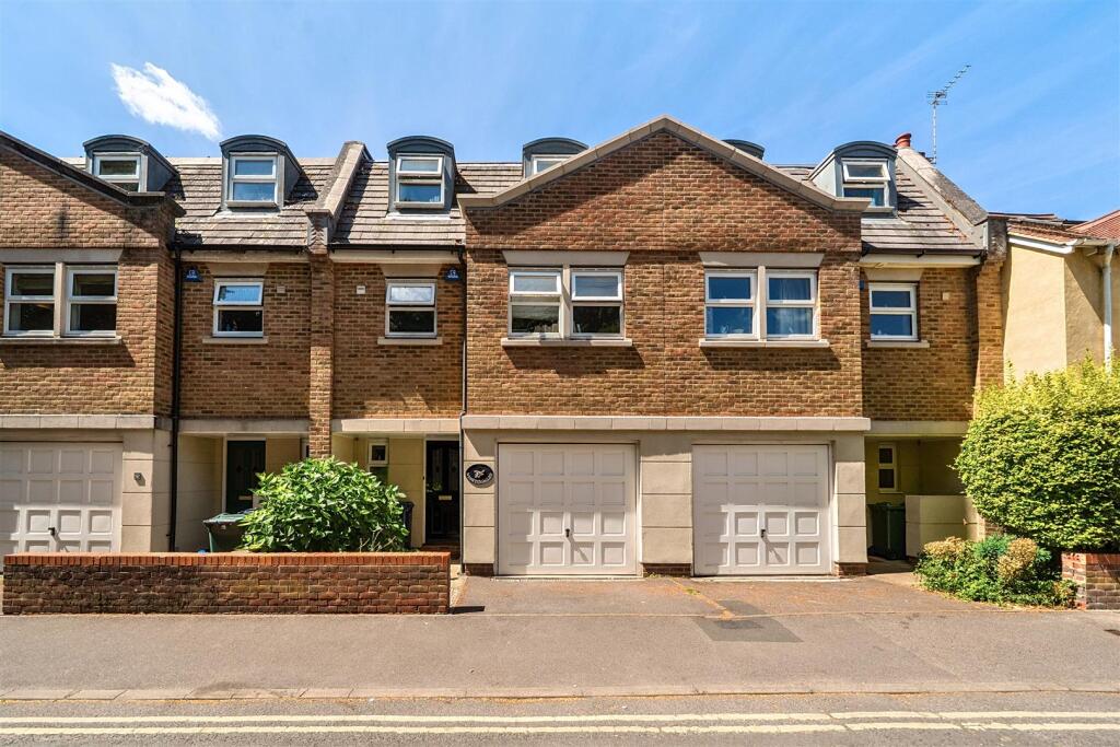 Main image of property: Century Row, Middle Way, Oxford, OX2