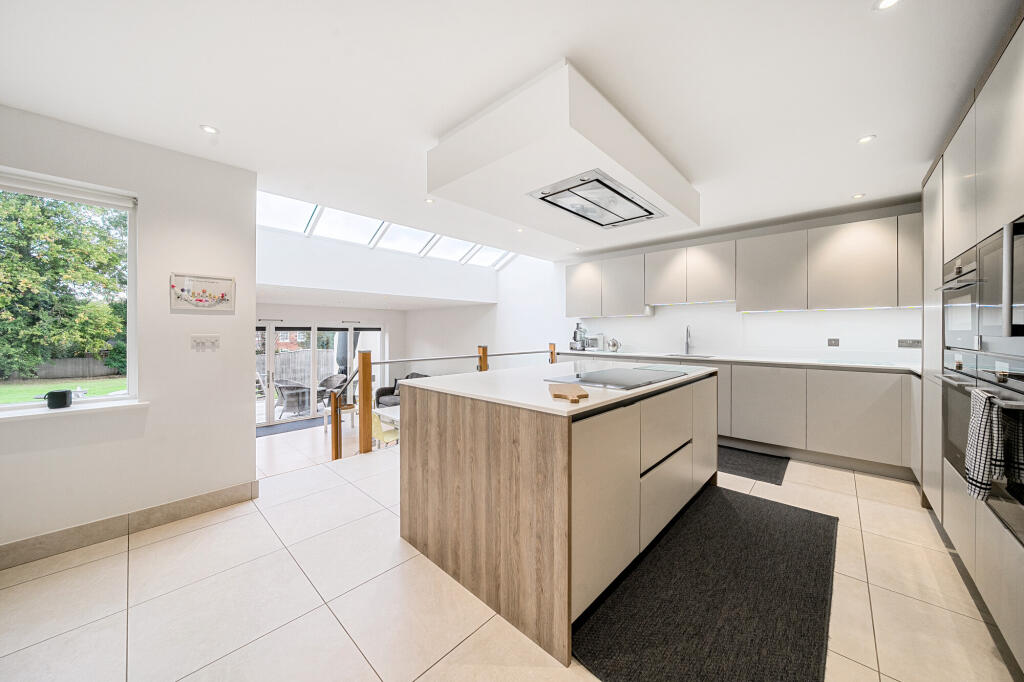 Main image of property: Cumnor Hill, Oxford, OX2