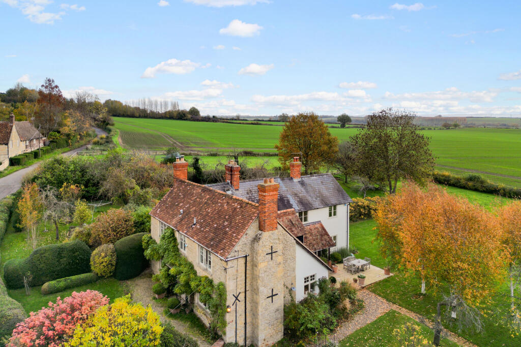 Main image of property: The Green, Denton, OX44