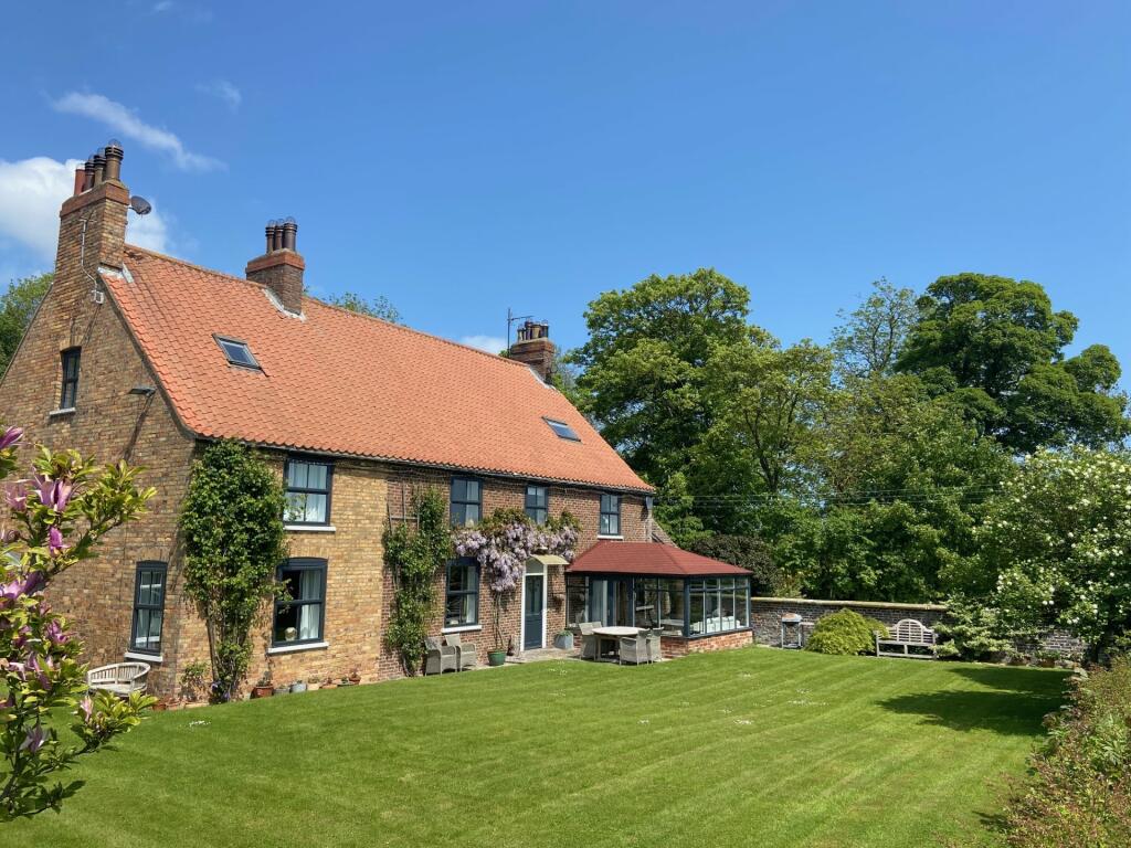 5 bedroom farm house for sale in Hunmanby NORTH YORKSHIRE, YO14