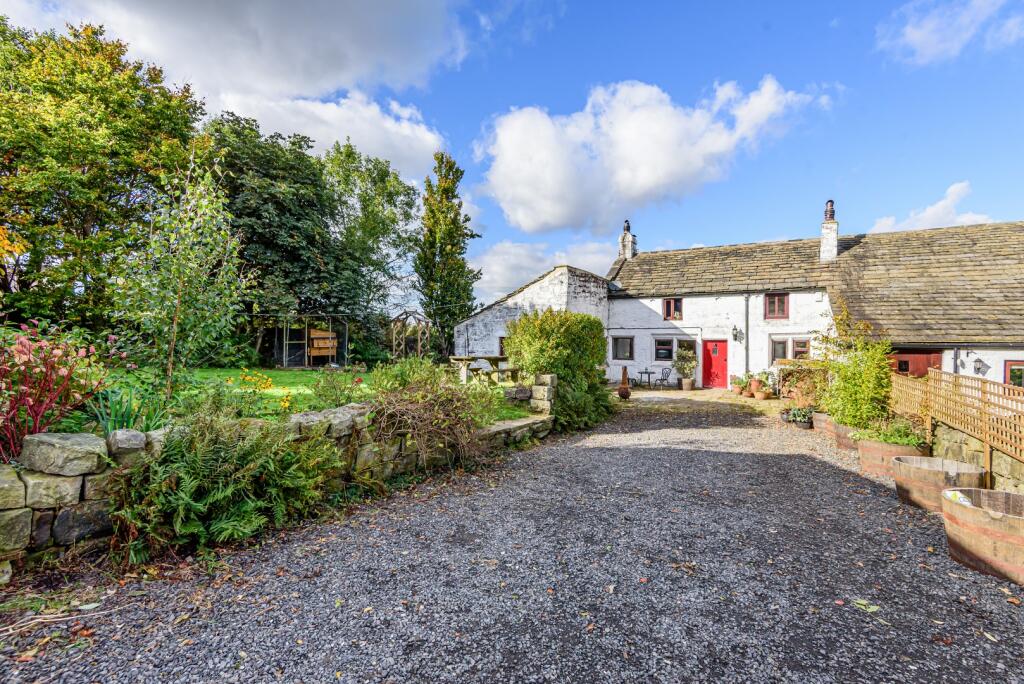 3 bedroom semidetached house for sale in Todmorden WEST YORKSHIRE, OL14