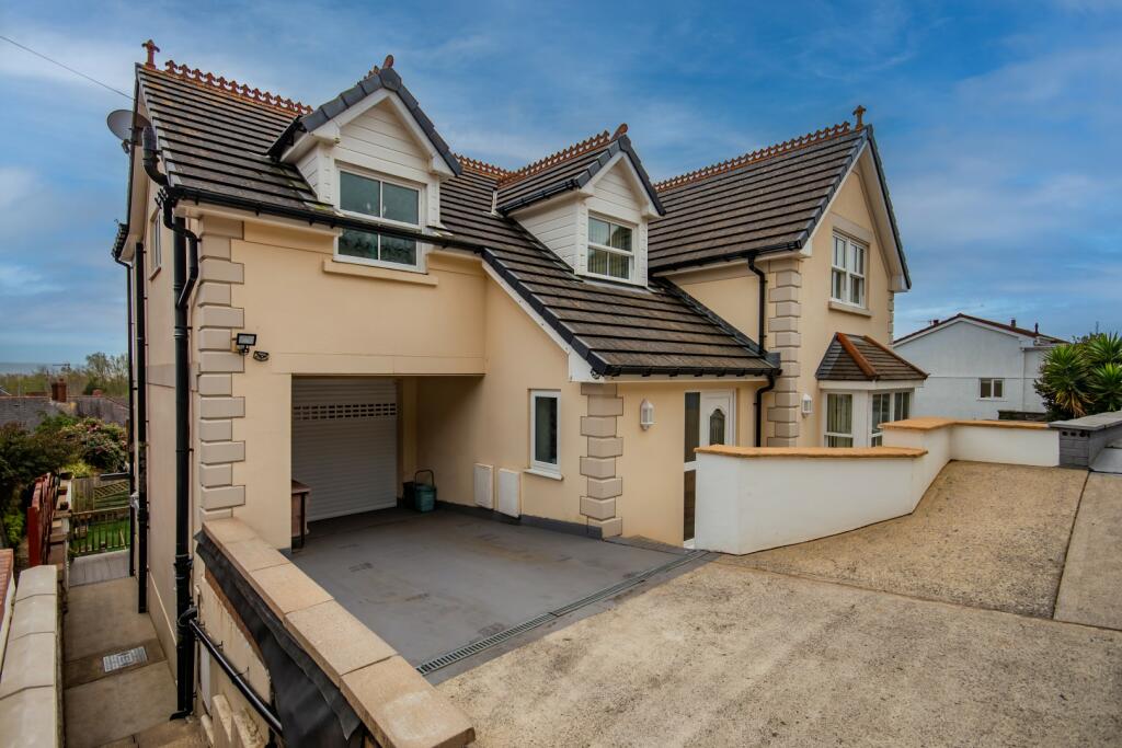 6 bedroom detached house for sale in Pwll CARMARTHENSHIRE, SA15